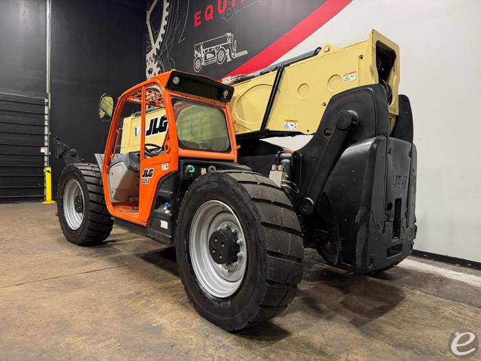 2016 JLG 1255
