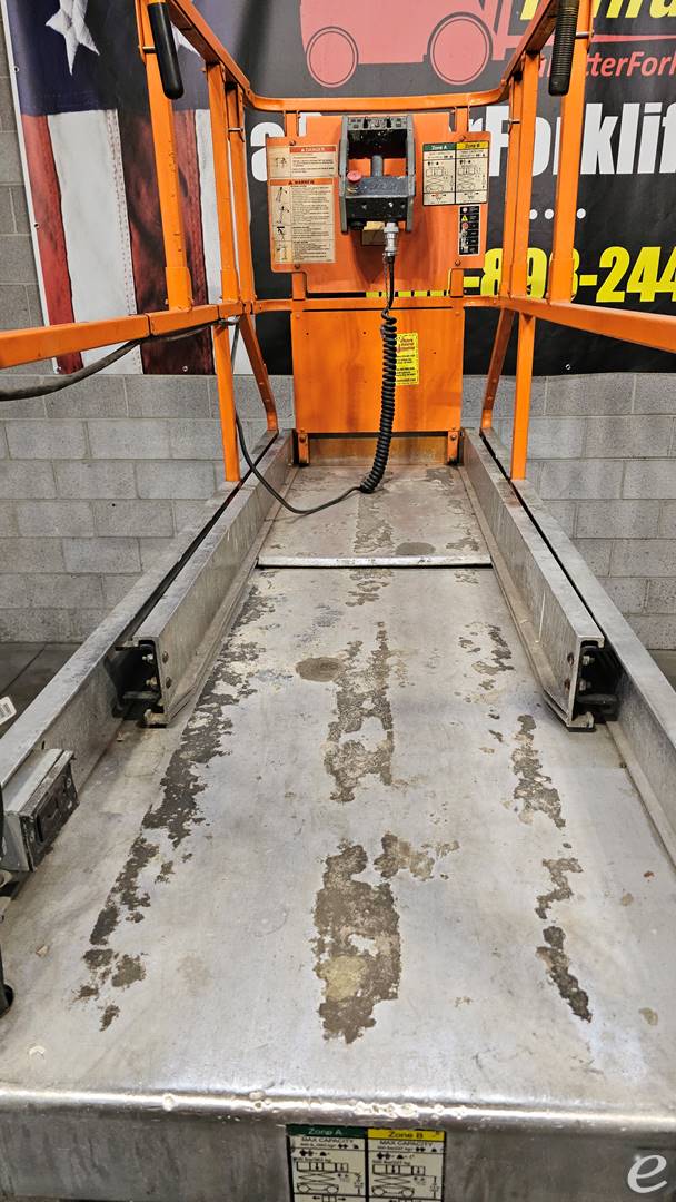 2005 JLG 2630ES