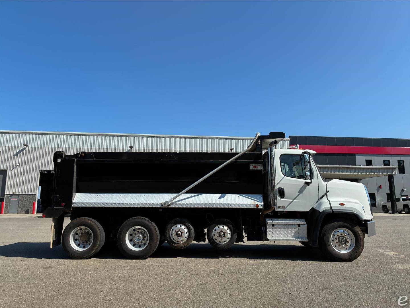 2023 Freightliner 108SD