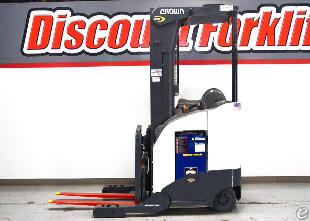 2001 Crown RR 5220-45 Electric Reach Truck - 123Forklift