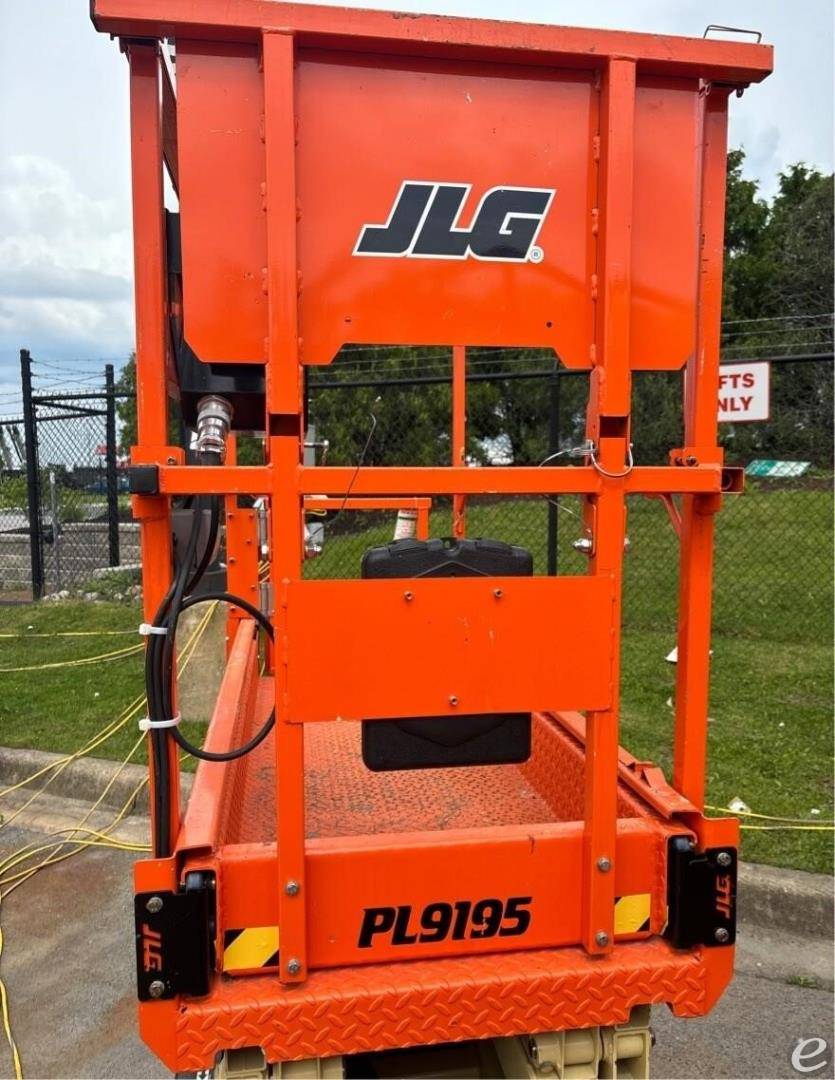2021 JLG R1932i