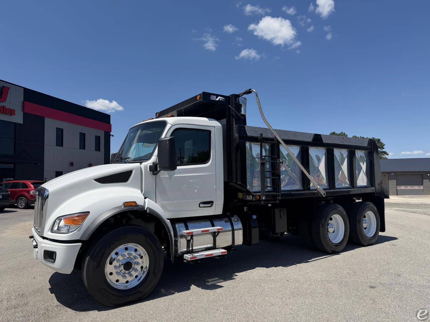 2023 Peterbilt 548