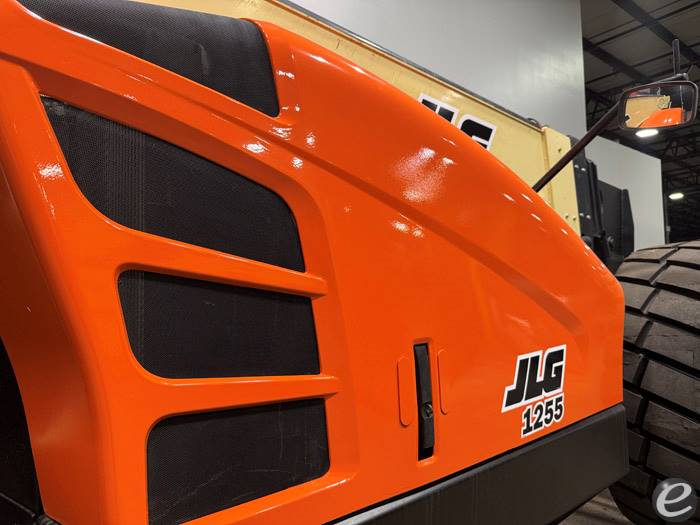 2016 JLG 1255