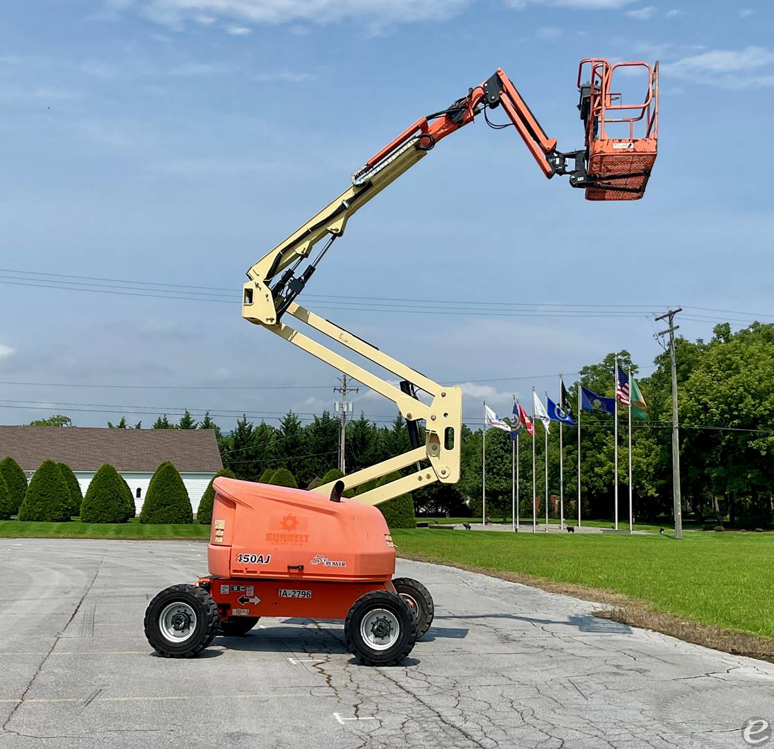 2017 JLG 450AJ