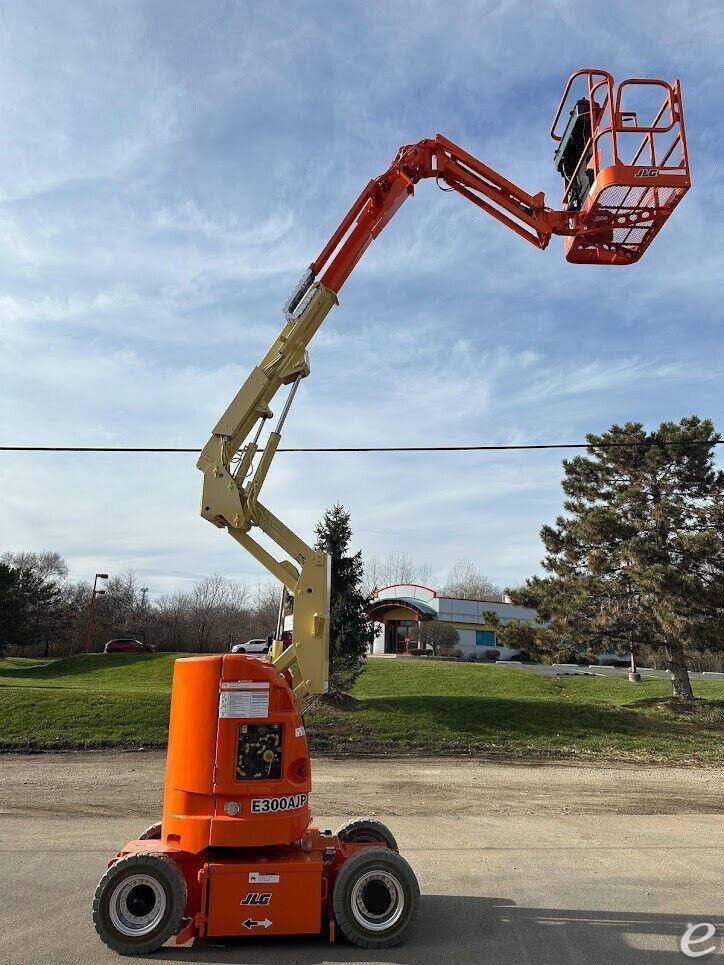 2015 JLG E300AJP Electric Boom Lift - 123Forklift