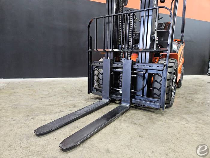2026 Viper Lift Trucks FB35F