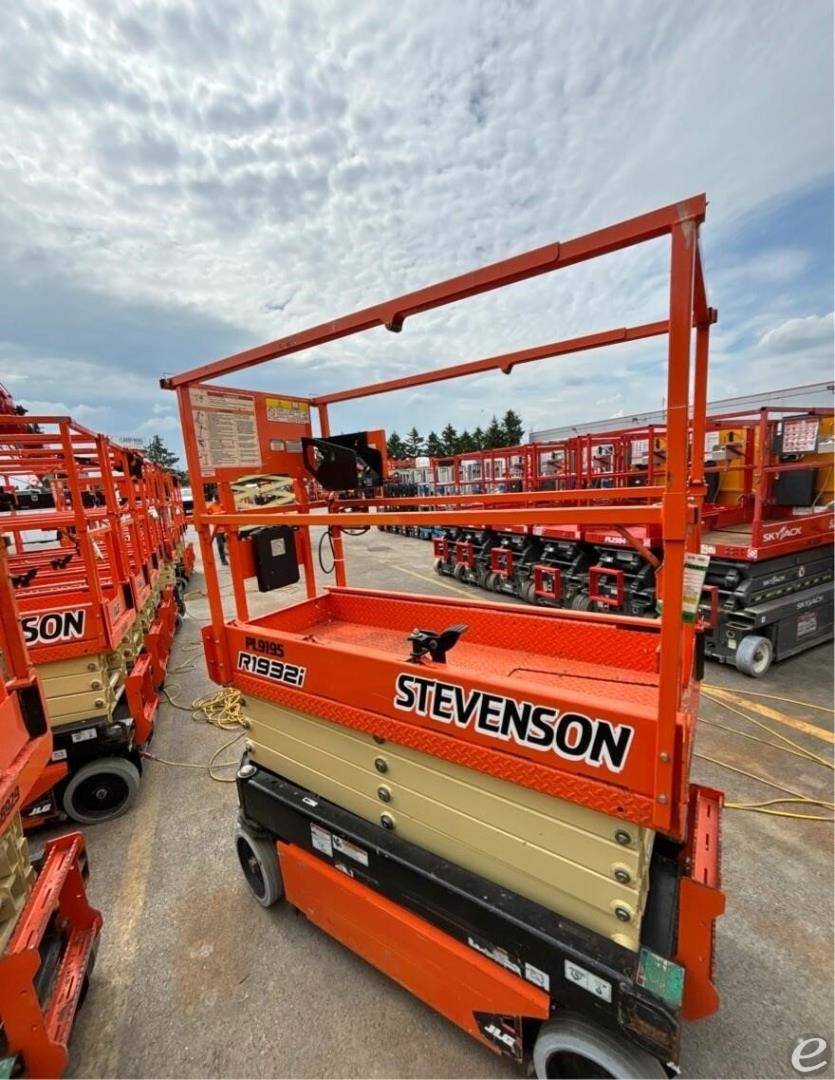 2021 JLG R1932i