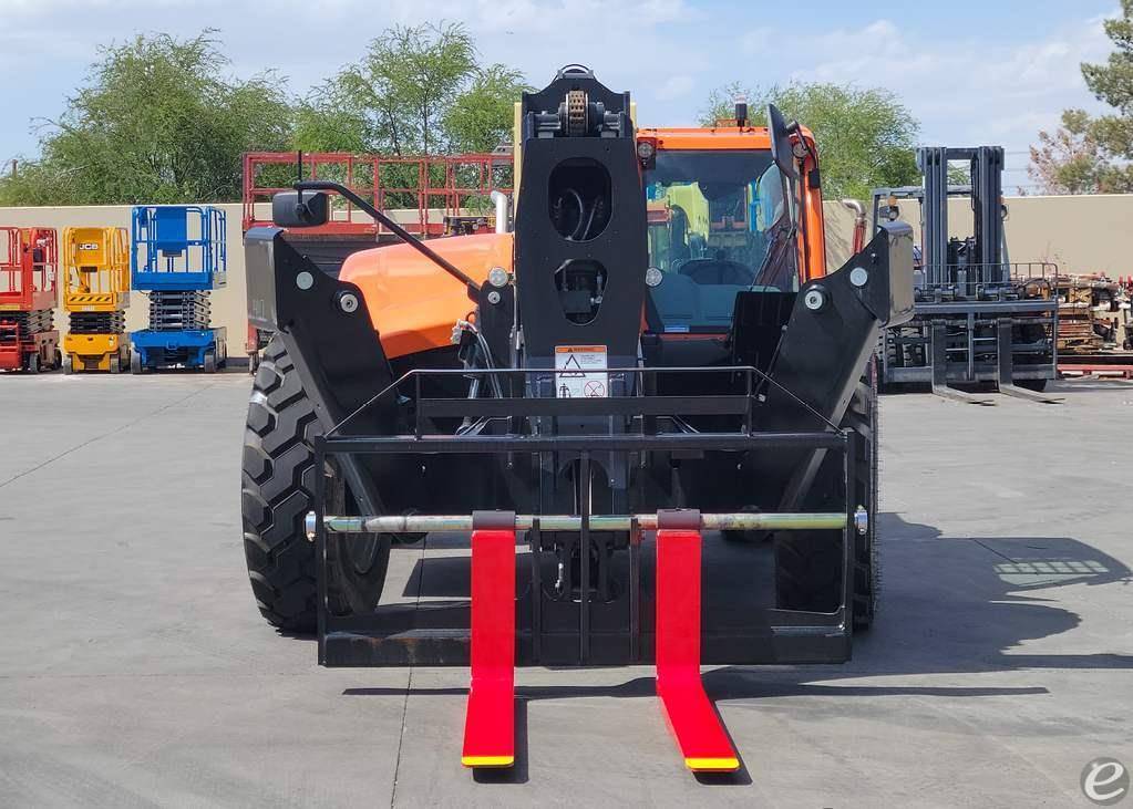 2025 JLG 1055