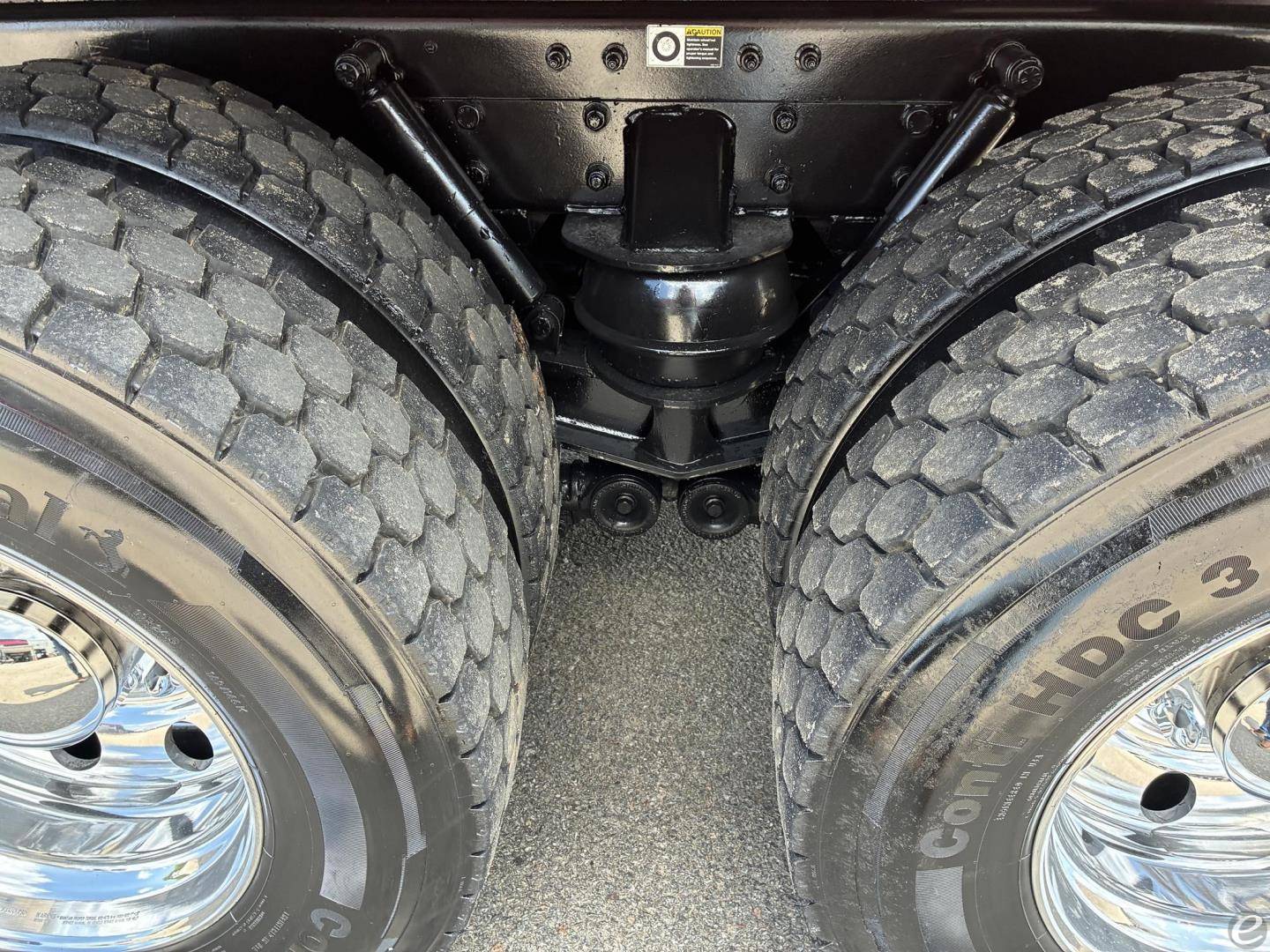 2025 Kenworth T880