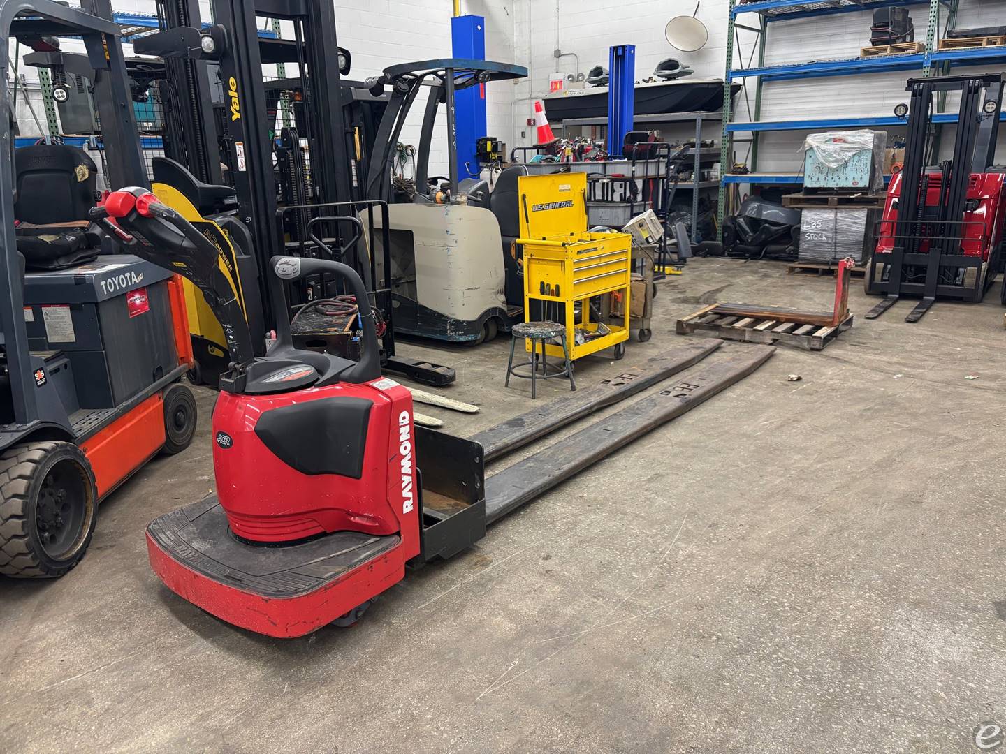 2018 Raymond 8410 Electric Forklift...