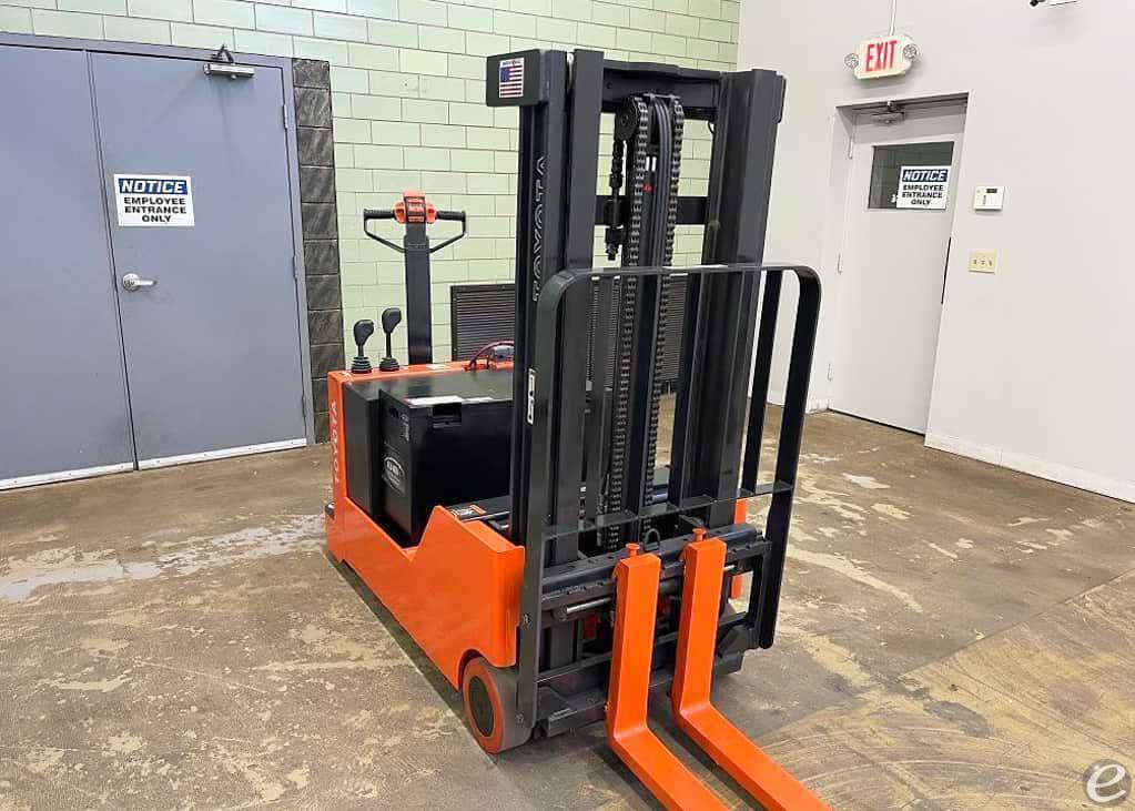 2005 Toyota 6BWC10 Electric Forklift - 123Forklift