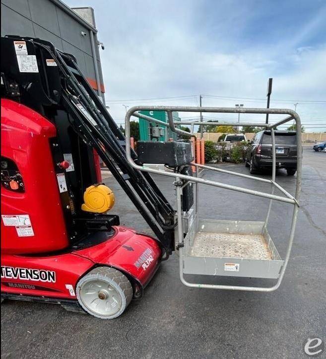 2021 Manitou 26VJR