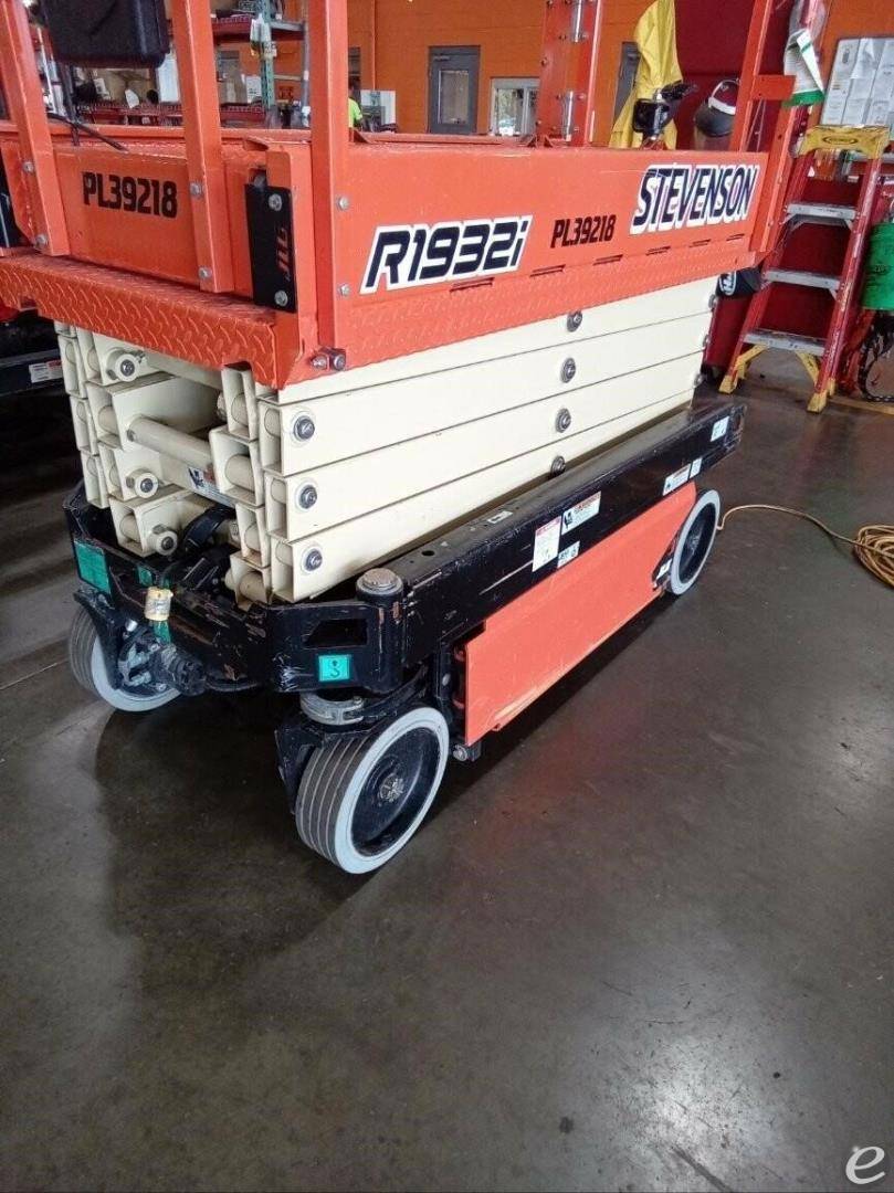 2021 JLG R1932i