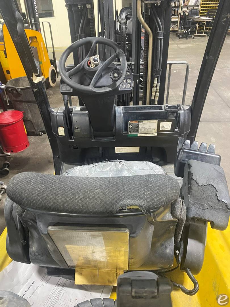 2006 Yale GLC40VXNVSEE083