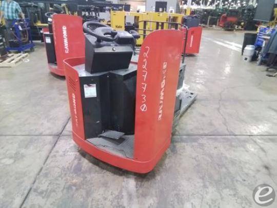 2017 Raymond 8900