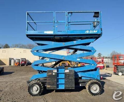 2015 Genie GS-3384 RT Diesel Scissor Lift - 123Forklift
