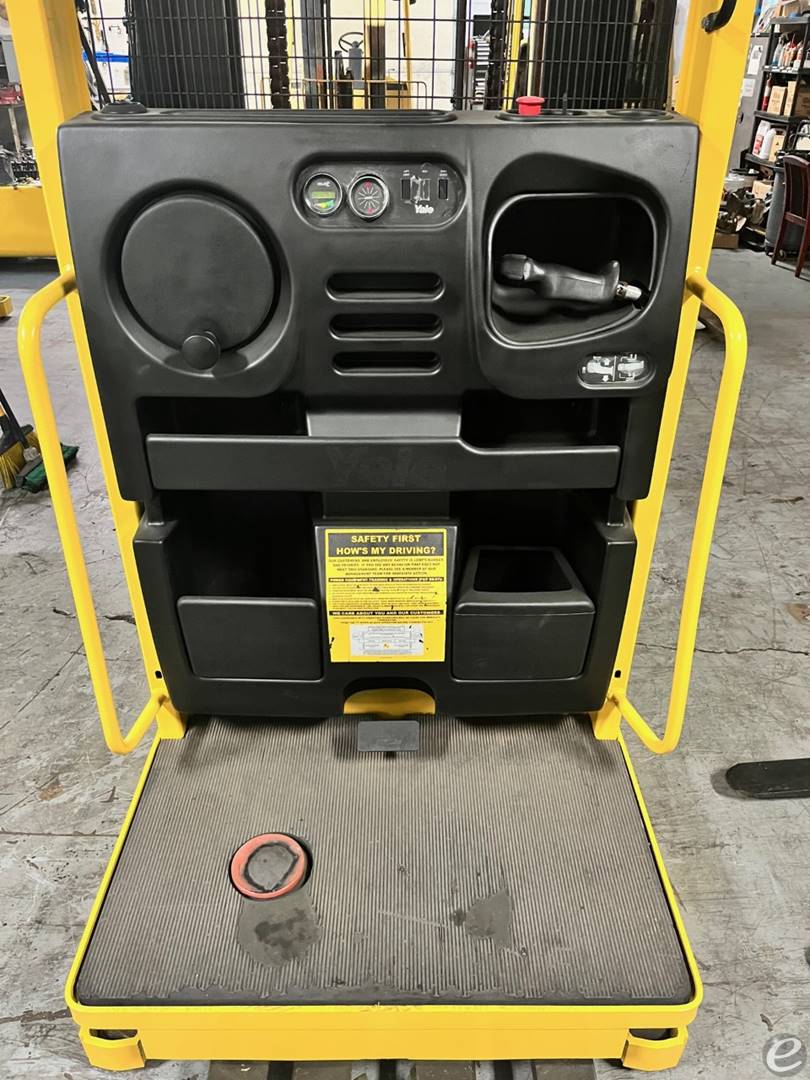 2011 Yale OSO30ECN24TE090