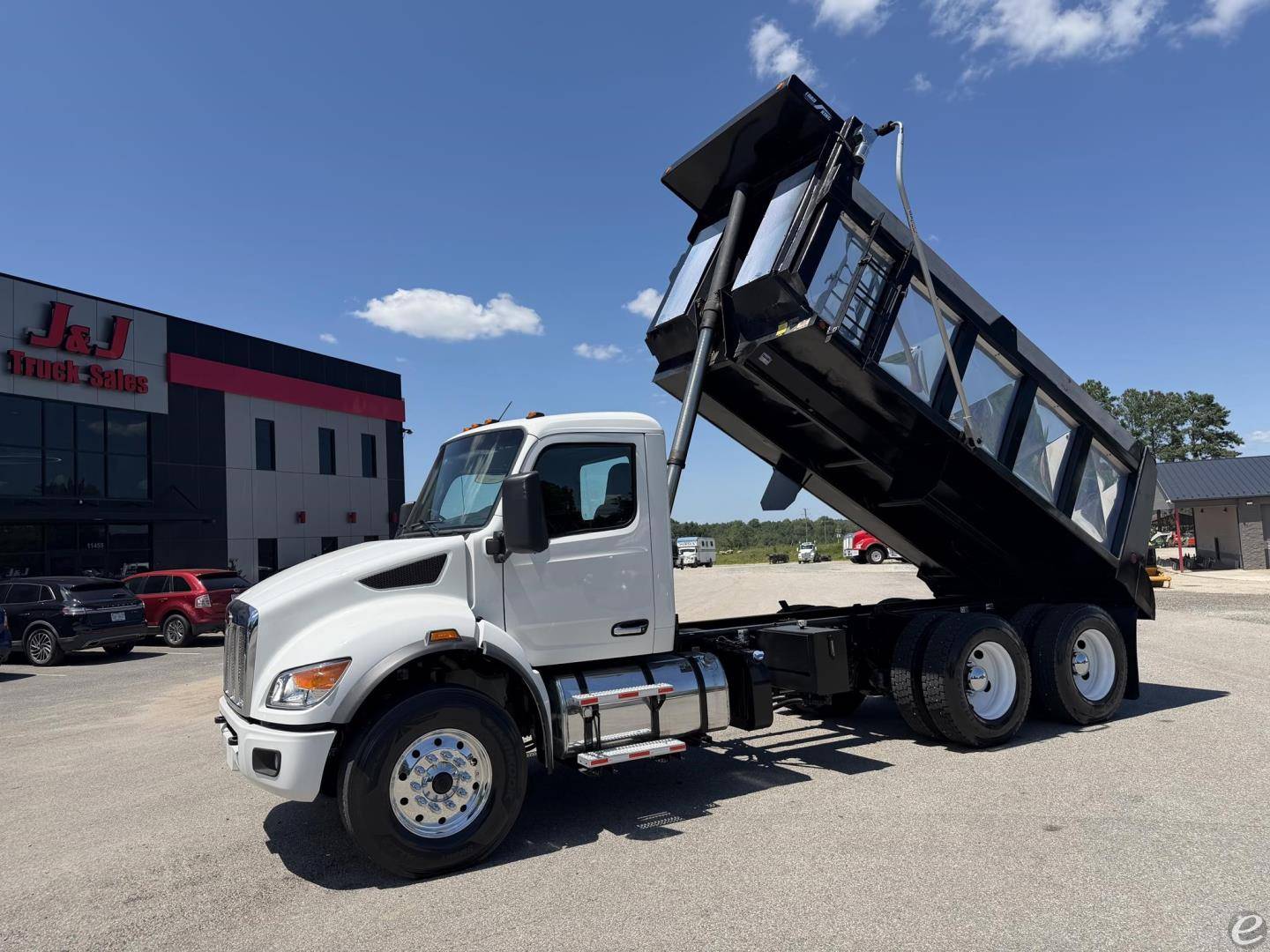 2023 Peterbilt 548
