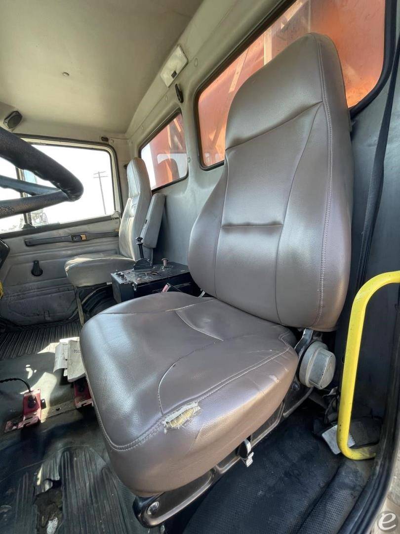2001 Freightliner FL70
