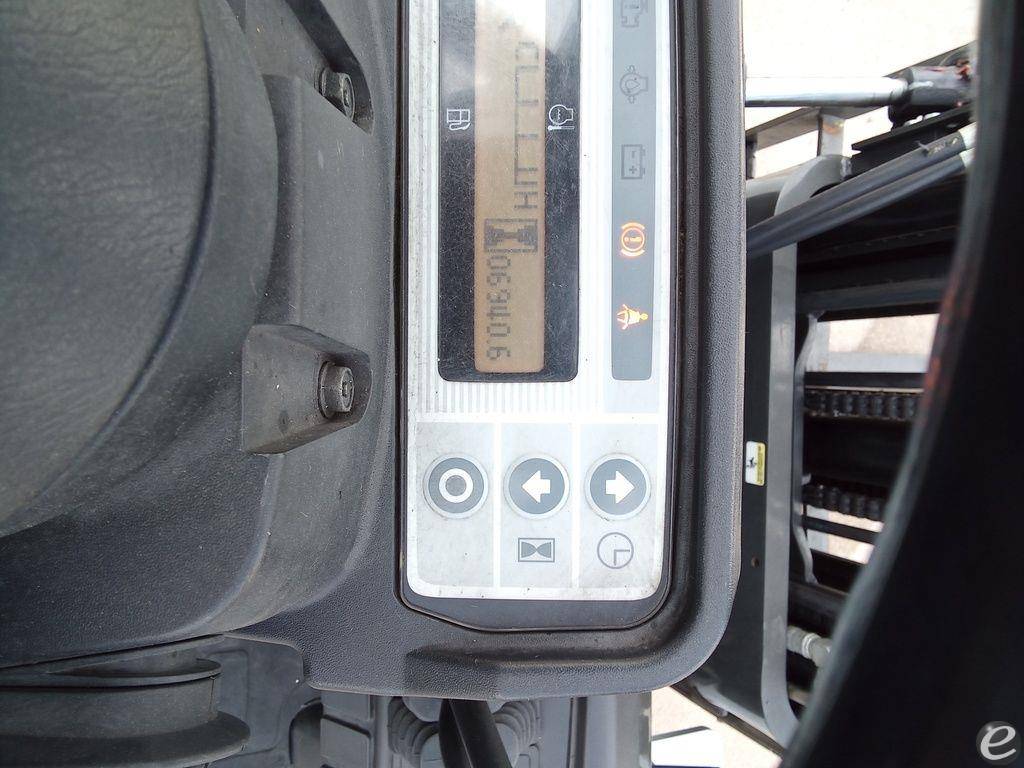 2011 Nissan MP1F2A25LV