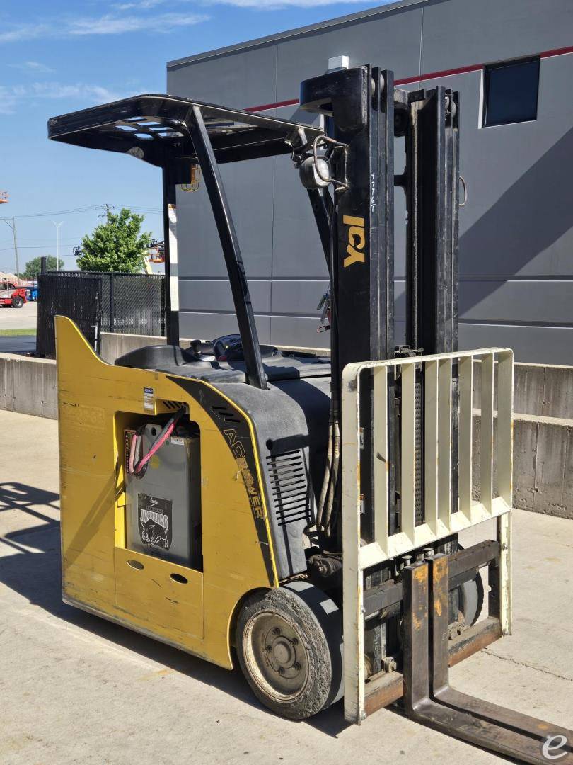 2019 Yale ESC040AD