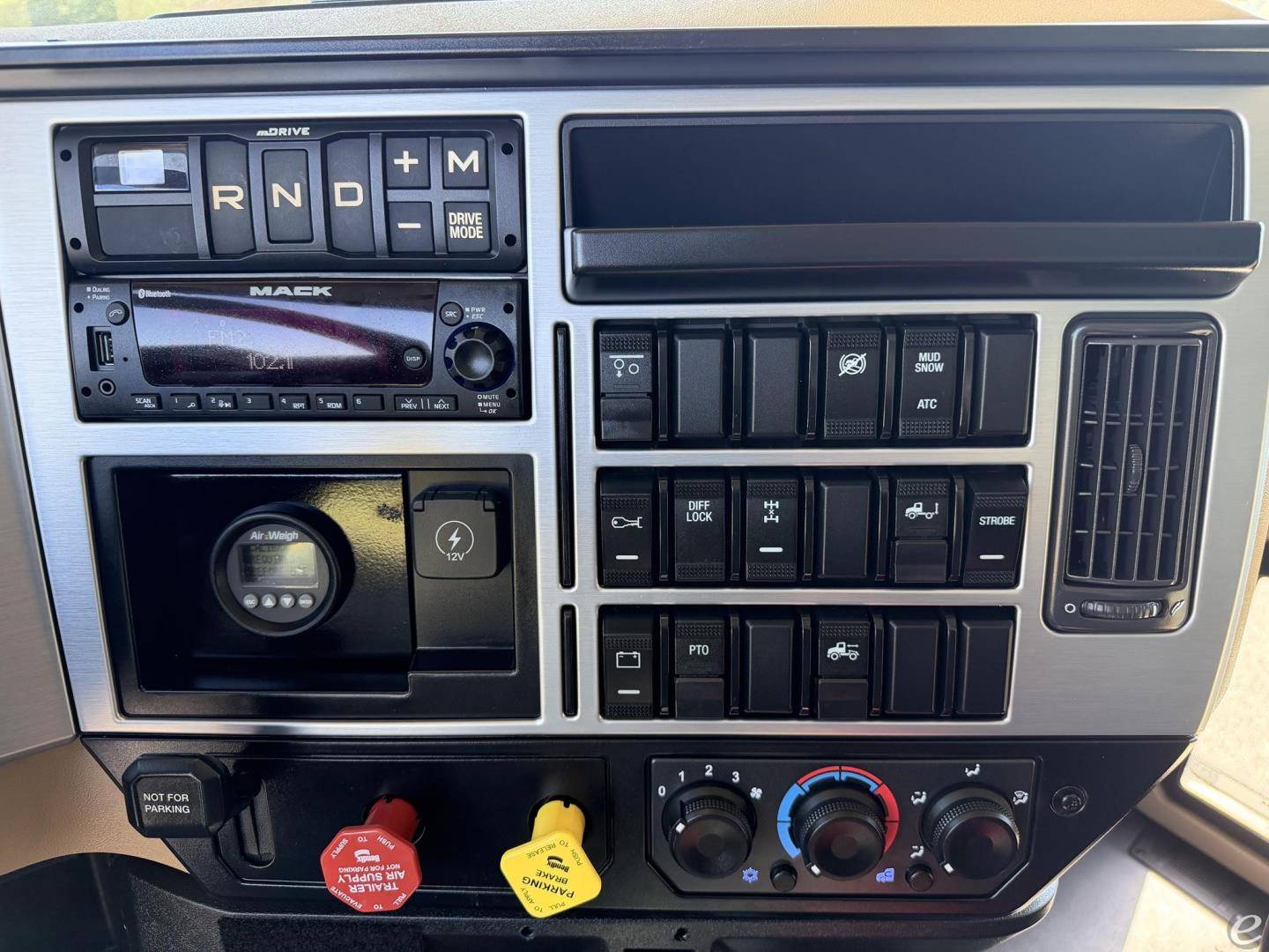 2025 Mack PINNACLE 84T