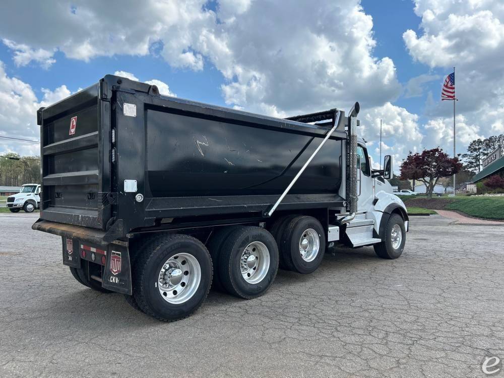 2025 Kenworth T880