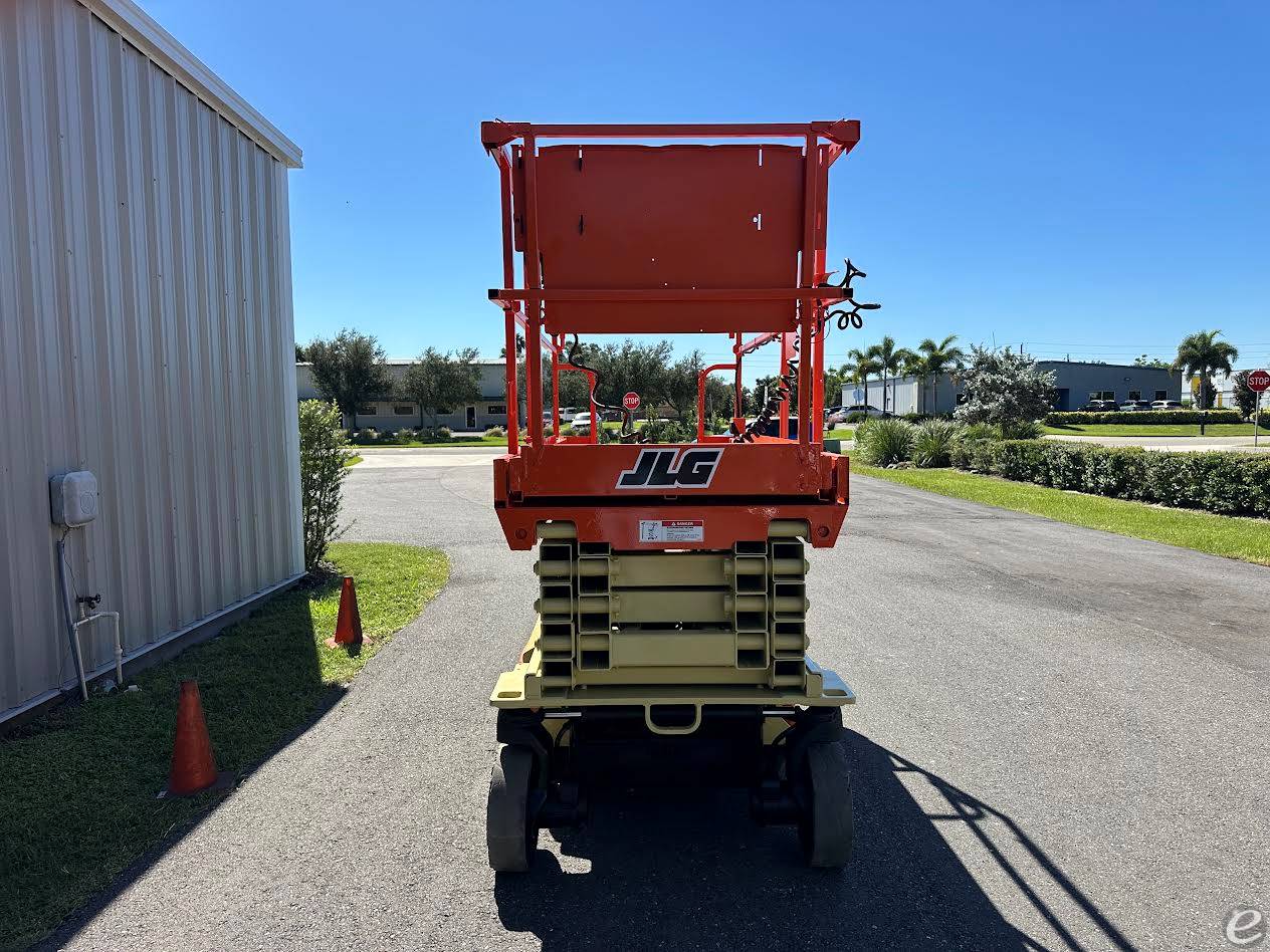 2015 JLG 3246ES
