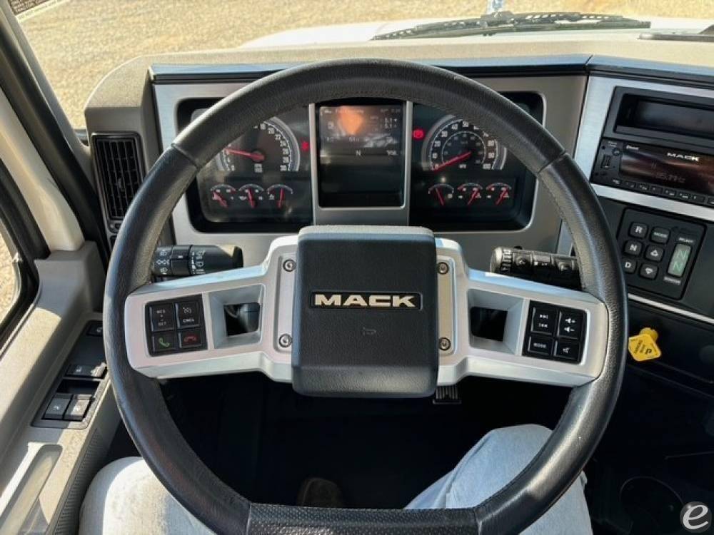 2025 Mack GRANITE 64FR