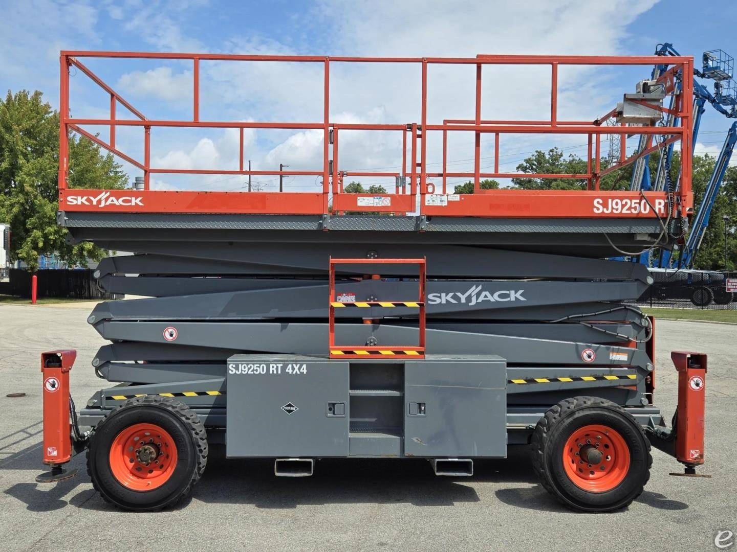 2019 Skyjack SJ9250RT Dual Fuel Sci...