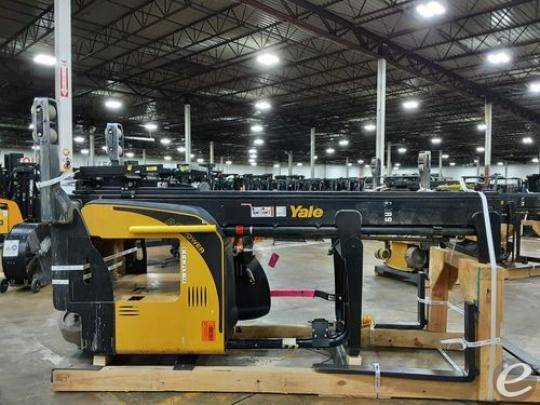2015 Yale NR045 Electric Reach Truc...