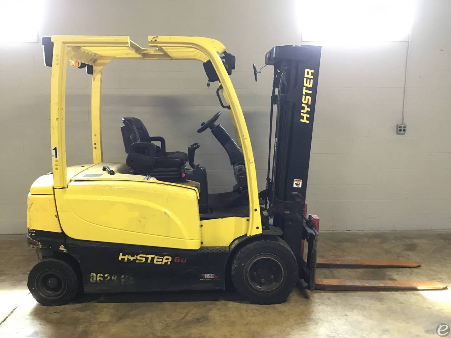 2015 Electric Hyster J60XN34 Cushion Tire 4 Wheel Sit Down (Indoor