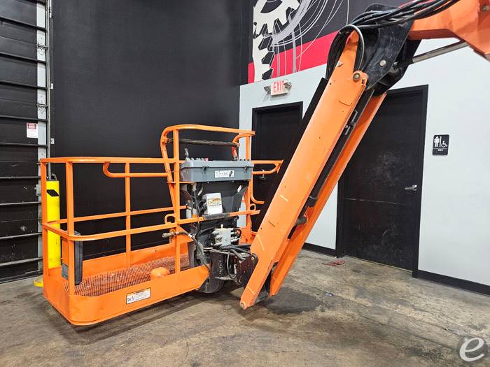 2016 JLG 660SJ
