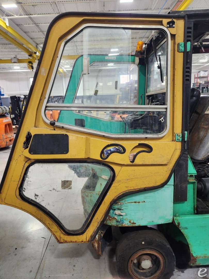 2010 Mitsubishi FG30N
