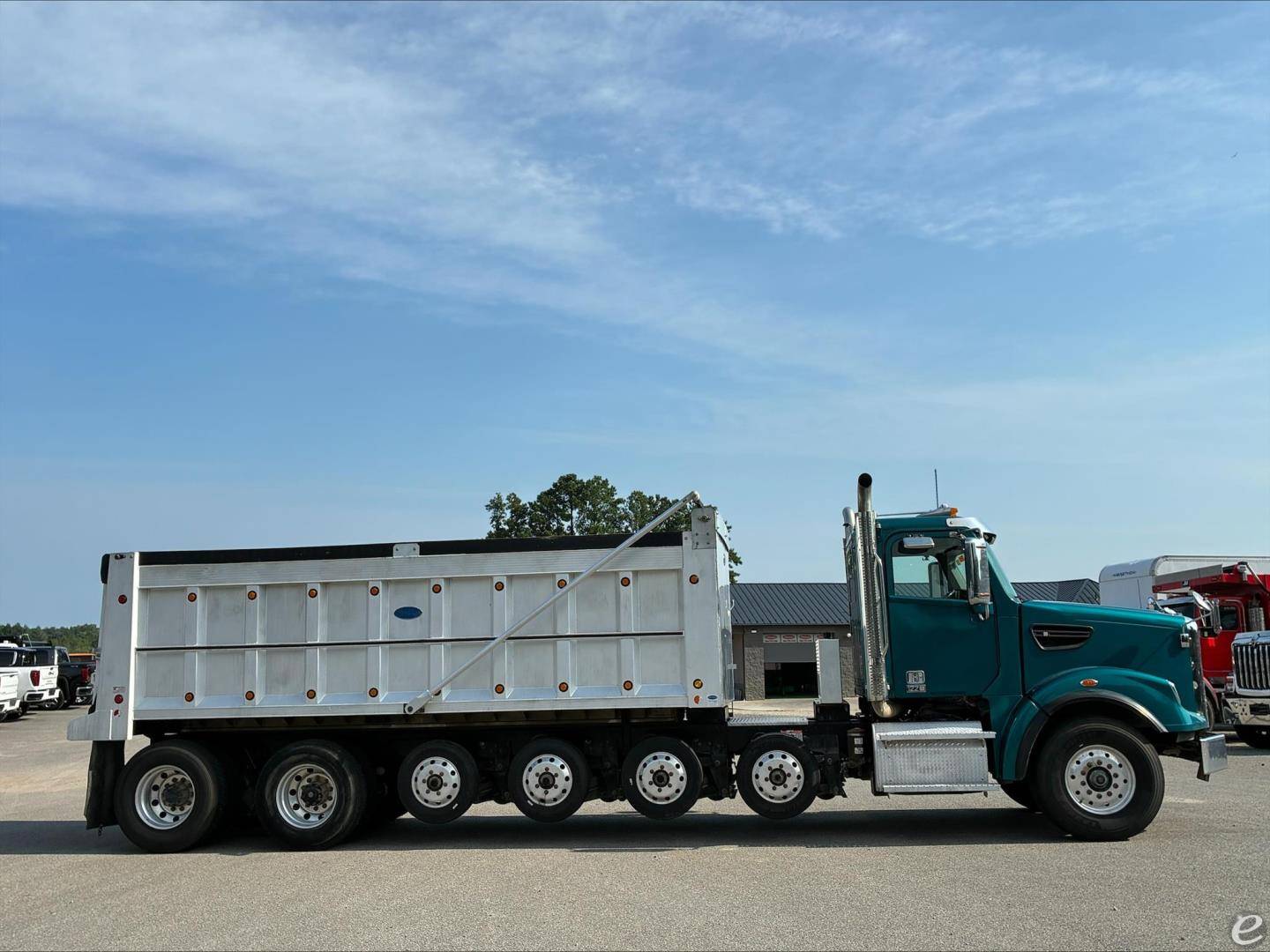 2023 Freightliner 122SD