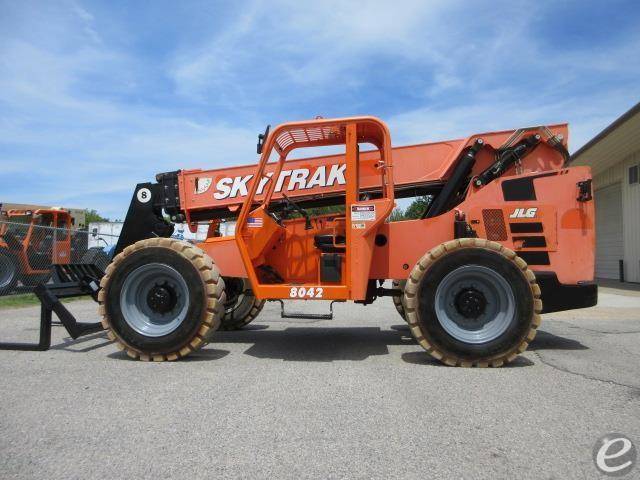 2017 JLG 8042