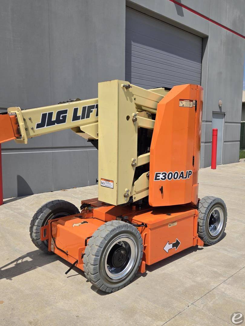 2016 JLG E300AJP