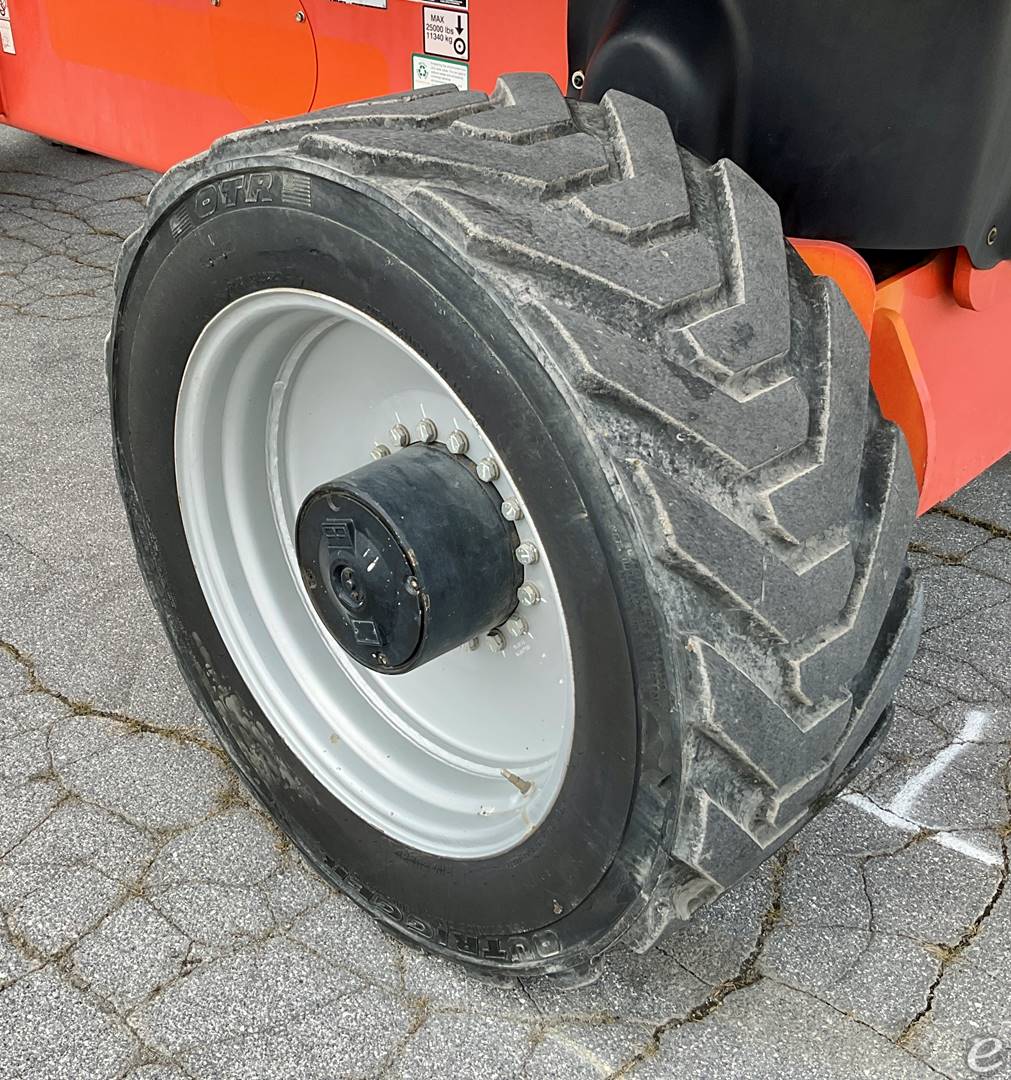 2013 JLG 1200SJP