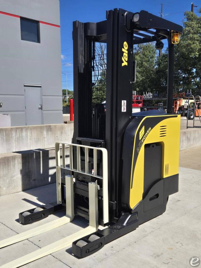 2017 Yale NR045EB Electric Reach Truck - 123Forklift