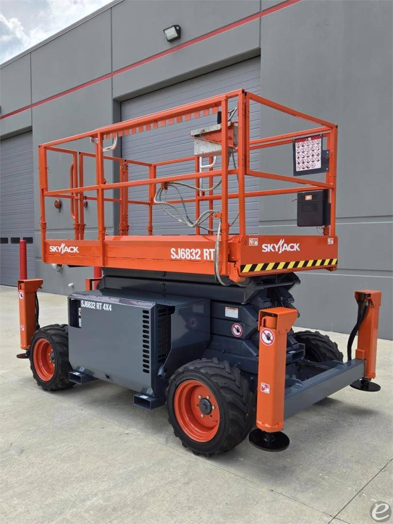 2014 Skyjack SJ6832RT Dual Fuel Scissor Lift - 123Forklift