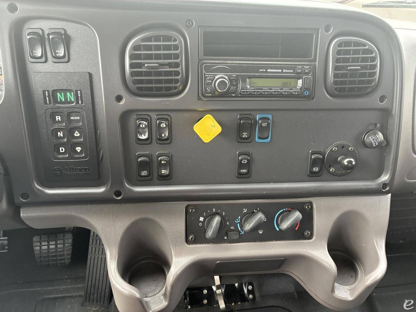 2017 Freightliner BUSINESS CLASS M2 106