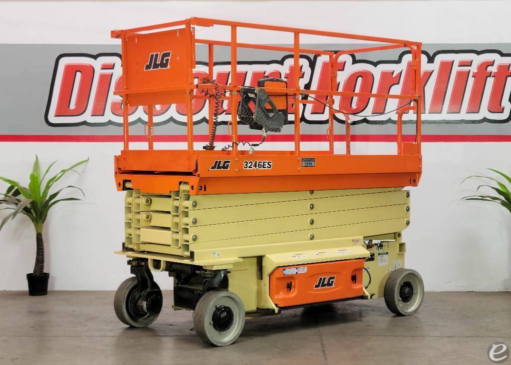 2018 JLG 3246ES
