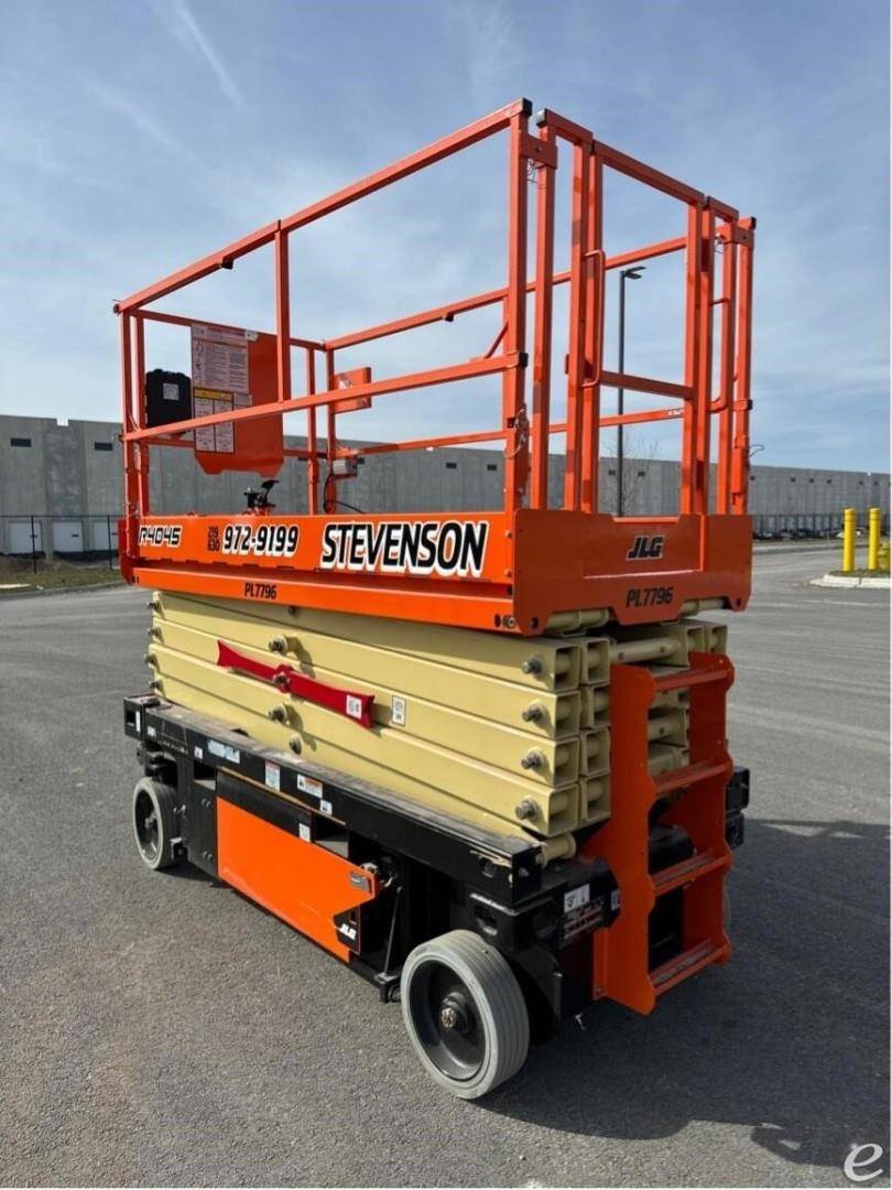 2022 JLG R4045