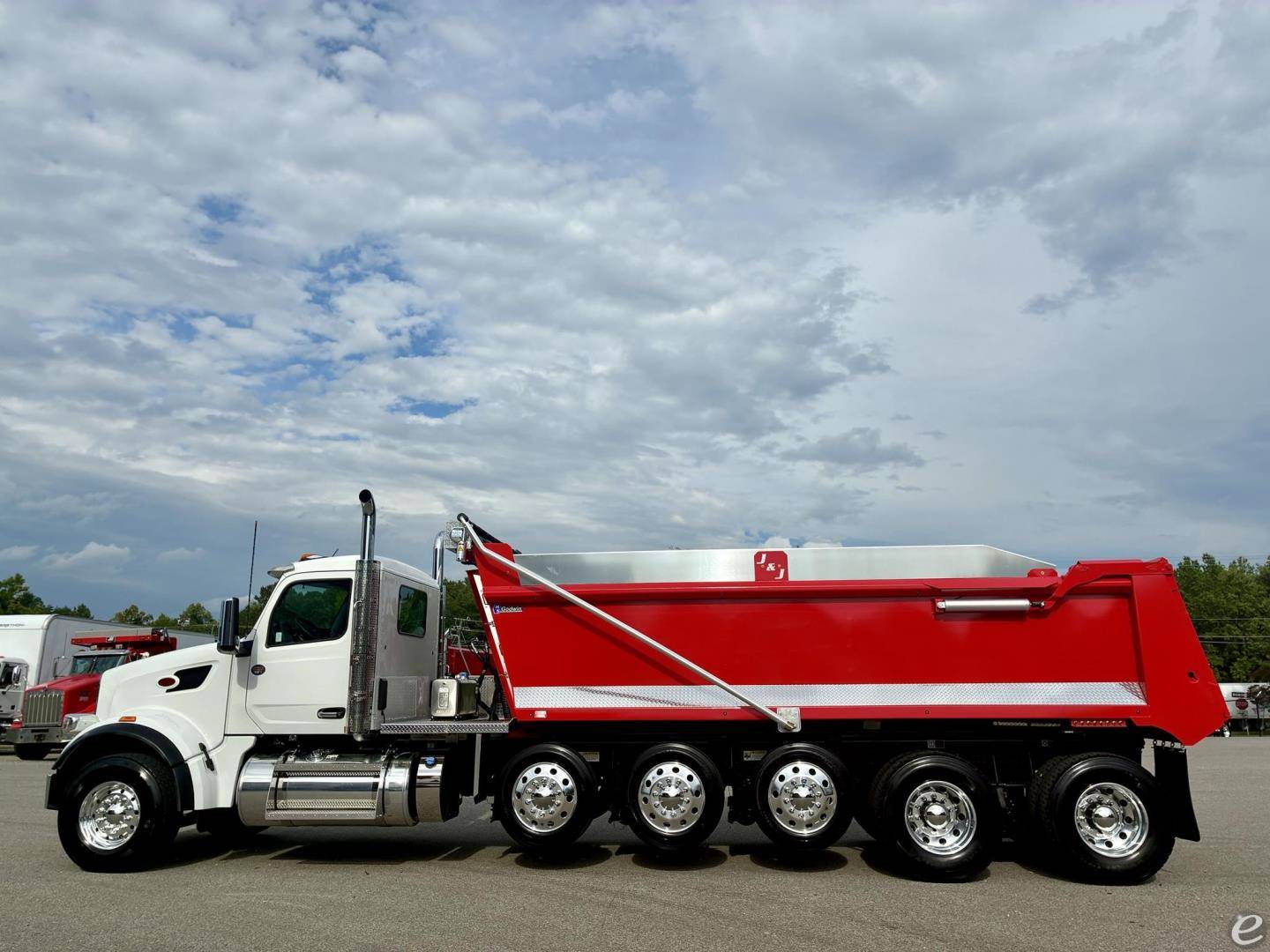 2027 Peterbilt 567