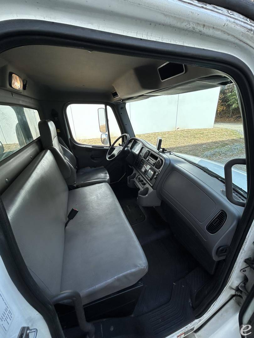 2017 Freightliner BUSINESS CLASS M2 106