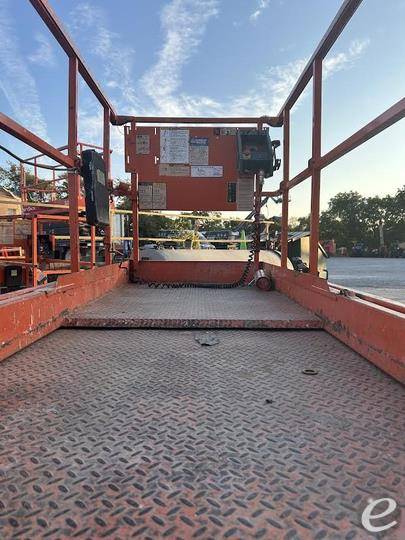 2017 JLG 3246ES