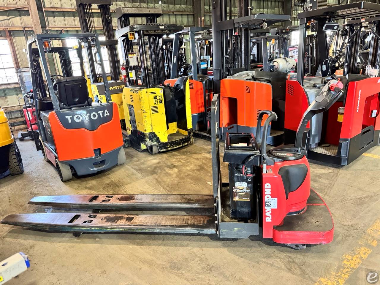 2015 Raymond 8410