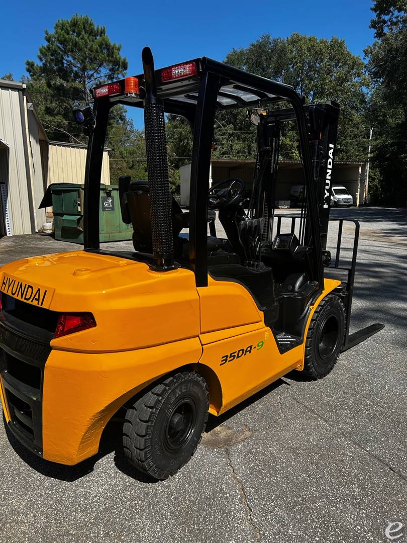 2024 Hyundai 35D-9