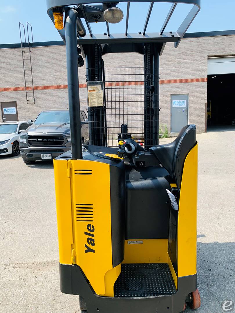 2017 Yale NR040DANM24TE095