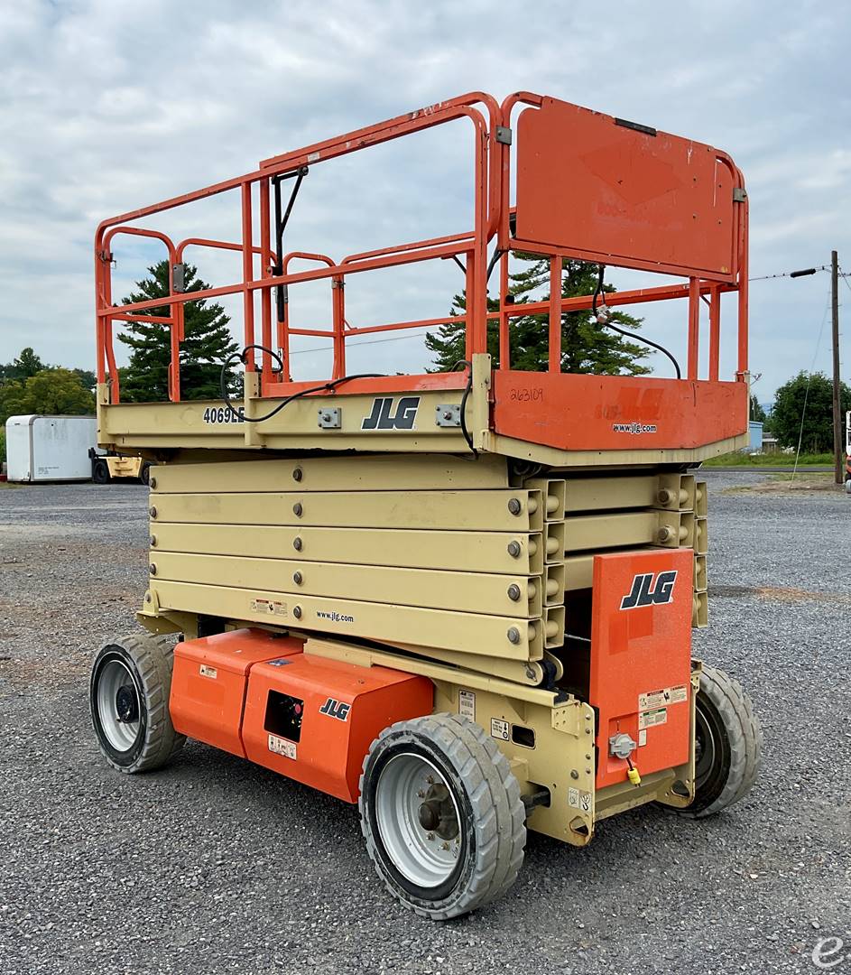 2017 JLG 4069LE